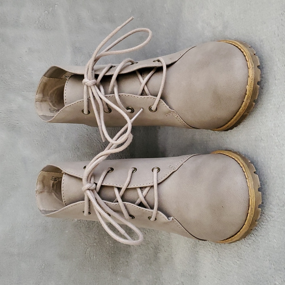 RESTRICTED Taupe Faux Leather Lace-Up Wooden Stacked Heel Ankle Boots SIZE: 6.5